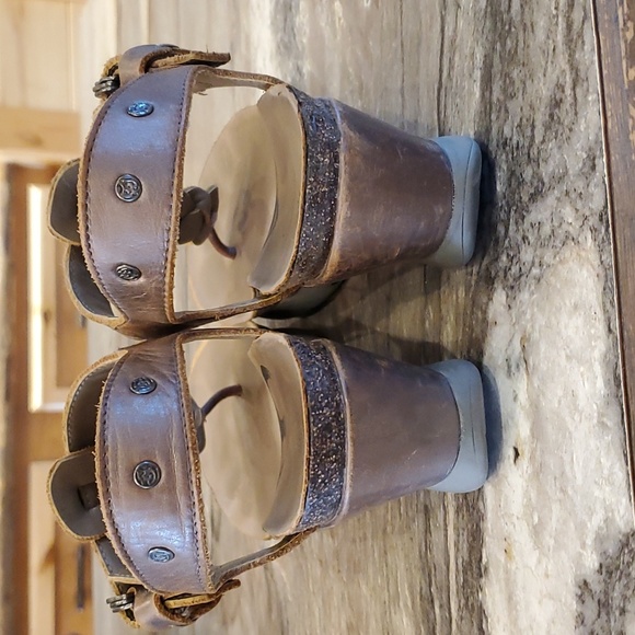 Leather comfort wedge sandal - Picture 3 of 8